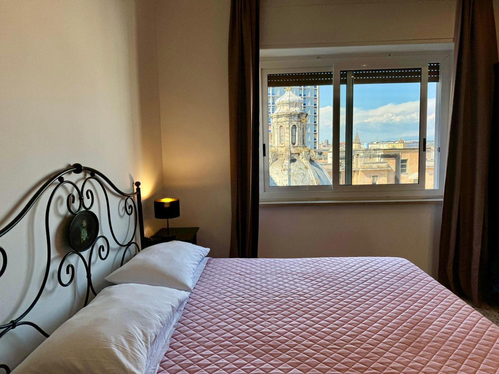 Art Flat Municipio Guest house Naples